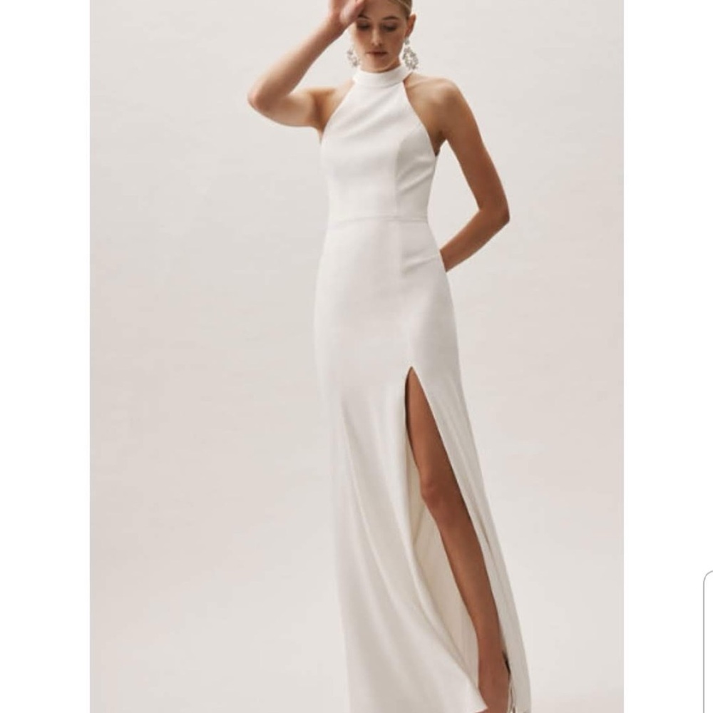 Elegant White Sleeveless Dress